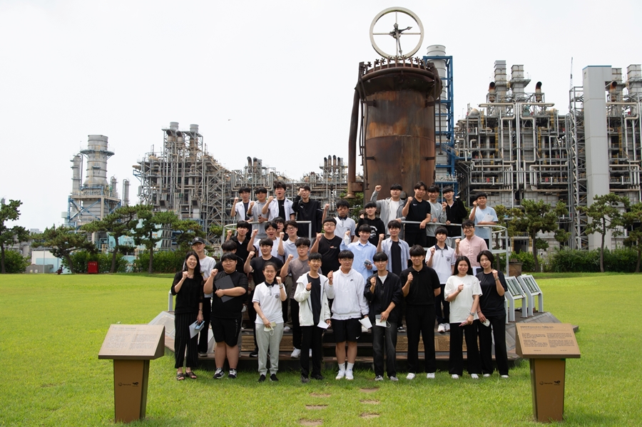한화토탈에너지스 대산공장 방문한 부석고등학교 학생들